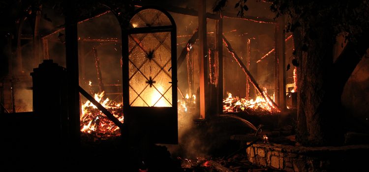 Κάηκε το καθολικό της Μονής Βαρνάκοβας με χιλίων ετών εικόνα της Παναγίας!