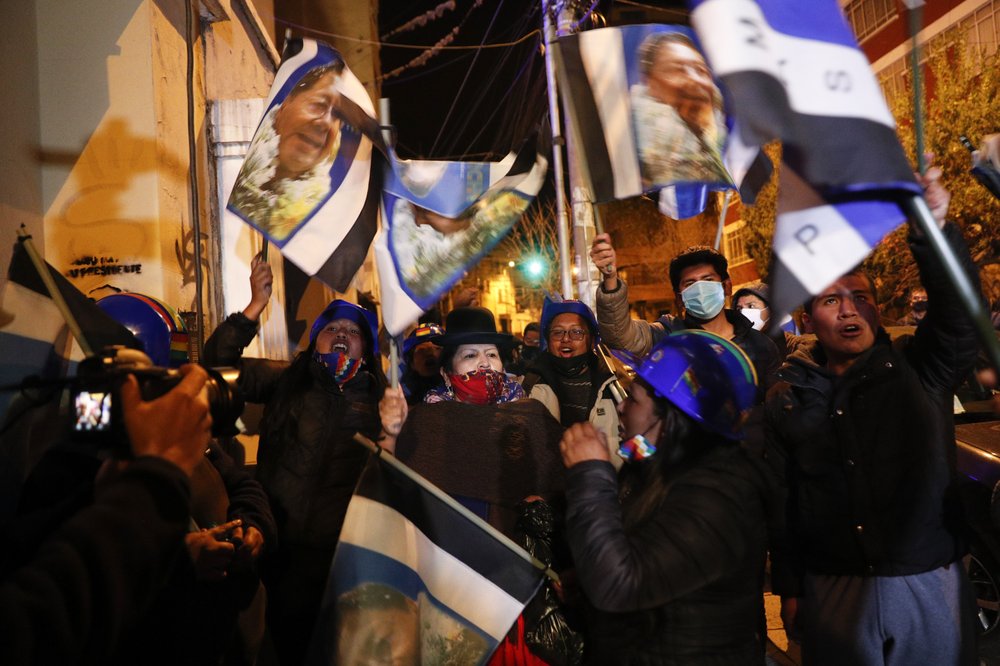 Προς νίκη κόμματος Μοράλες στη Βολιβία