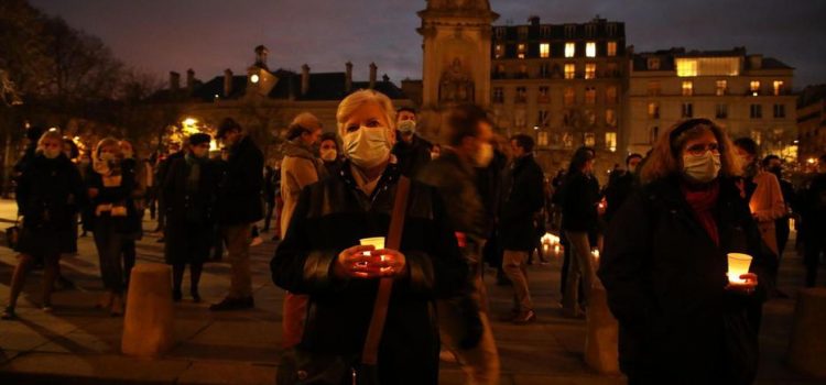 Ανοίγουν από αύριο οι εκκλησίες στη Γαλλία