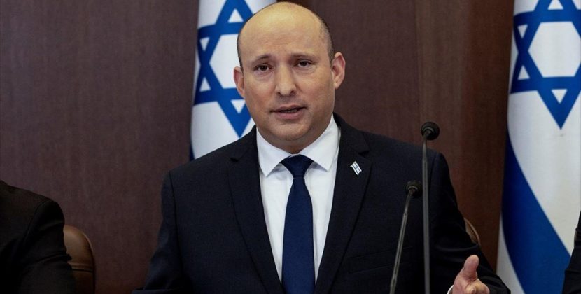 Από πού “ταχυδρομεί” ο Μπένετ στον Ζελένσκι;