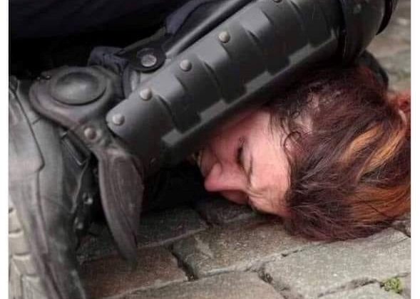 Γαλλία: Ἀκραῖο Κέντρο κατὰ Ἀκροδεξιᾶς