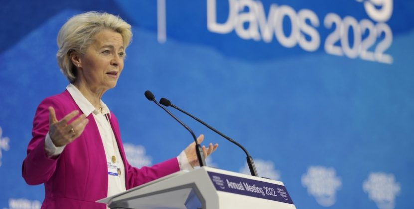 Φον ντερ Λάιεν: Να αγοράζουμε πετρέλαιο από τη Ρωσία για να μη το πουλά σε άλλους ακριβότερα (!!!)