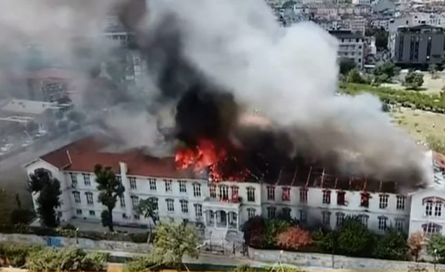 Μεγάλες ζημιές στο Μπαλουκλί από πυρκαγιά