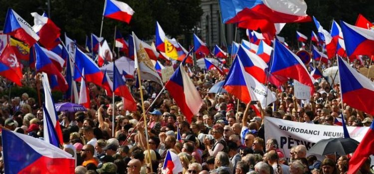 Τσεχία: Χιλιάδες λαού κατά ΝΑΤΟ και Ε.Ε.