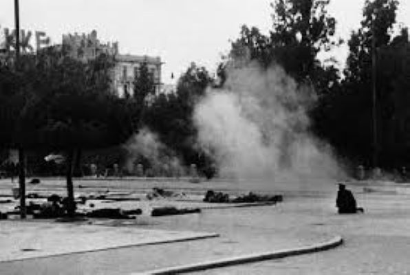 “Πώς φούντωσ’ έτσι ο ελληνοελληνικός πόλεμος κι ο Κάιν σκότωσε τον Κάιν;”