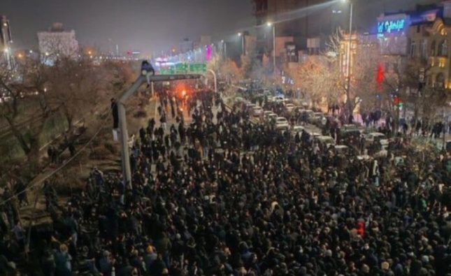 Αντίθετοι σε κάθε αυταρχική εξουσία και θεοκρατία