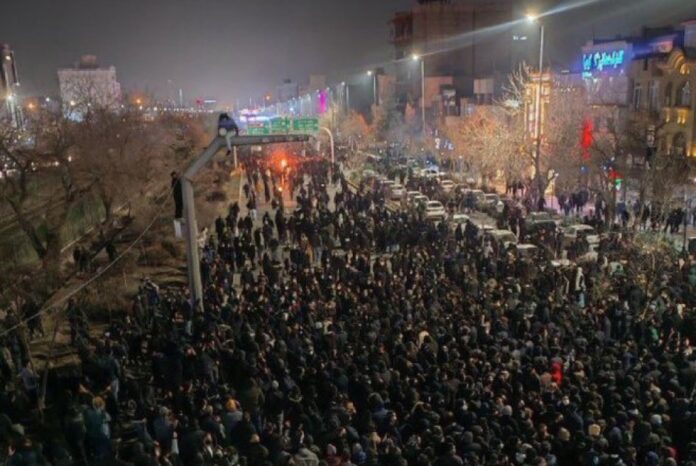 Αντίθετοι σε κάθε αυταρχική εξουσία και θεοκρατία