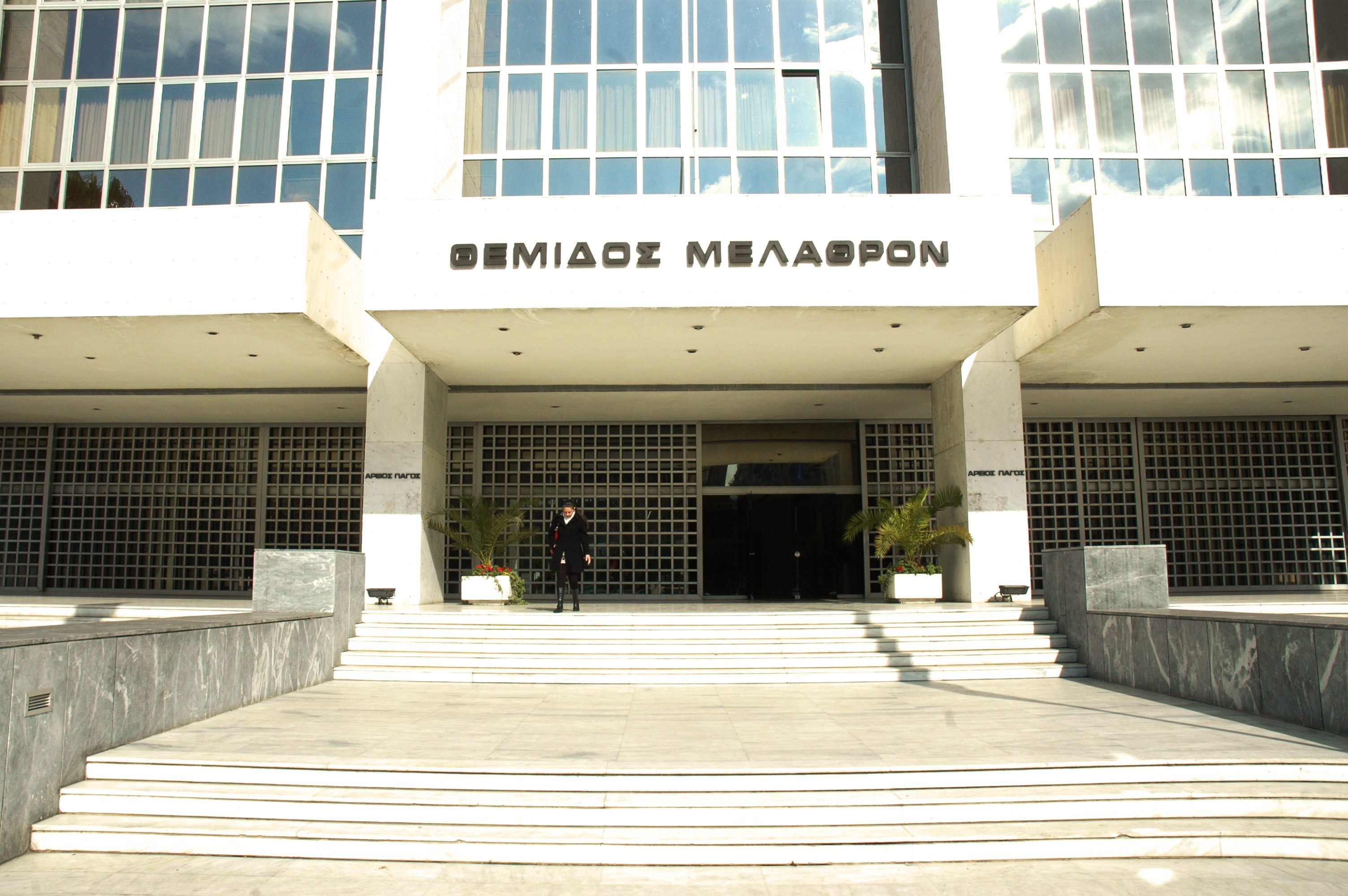 Προς τι η εμμονή της Εισαγγελίας του Αρείου Πάγου να κρατά στο αρχείο τις υποκλοπές;